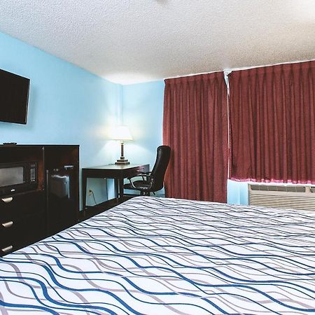 Sky-Palace Inn & Suites Wichita East Ngoại thất bức ảnh