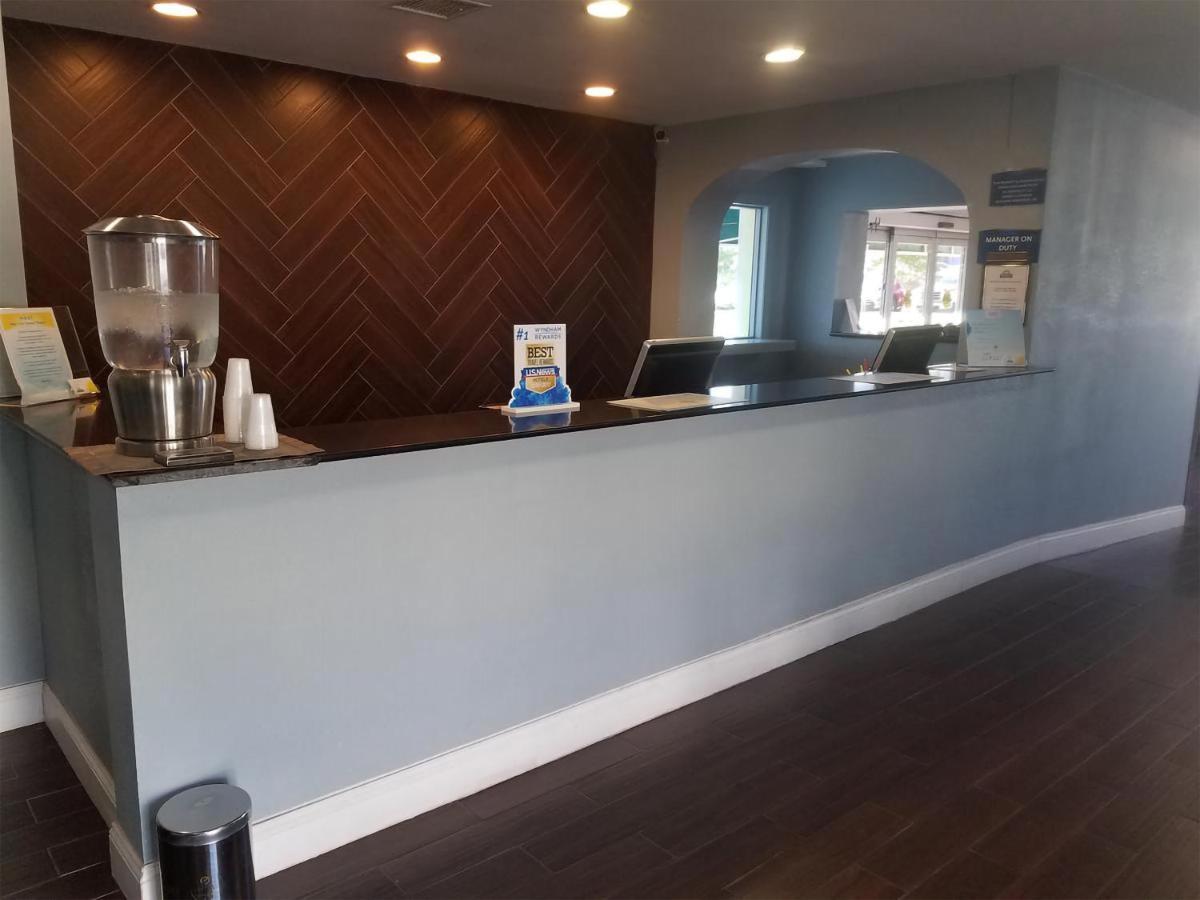 Sky-Palace Inn & Suites Wichita East Ngoại thất bức ảnh