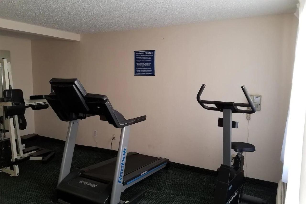 Sky-Palace Inn & Suites Wichita East Ngoại thất bức ảnh