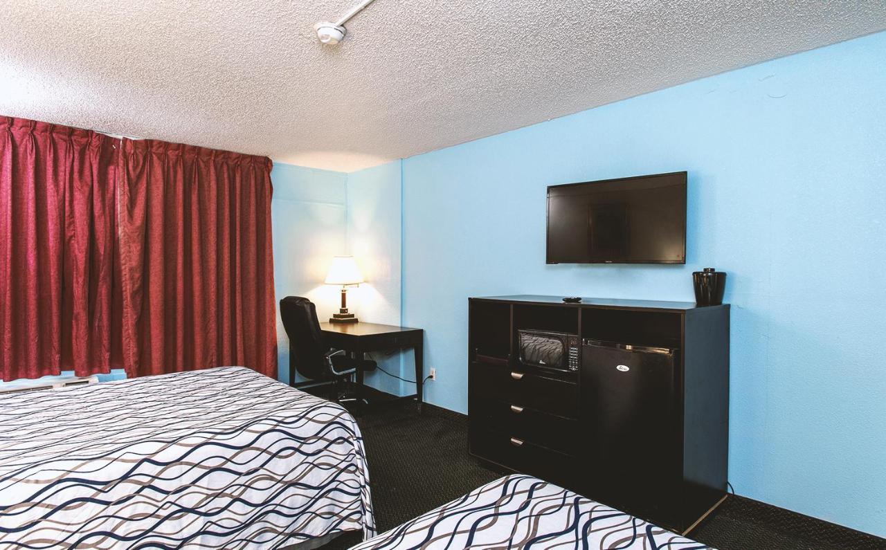 Sky-Palace Inn & Suites Wichita East Ngoại thất bức ảnh