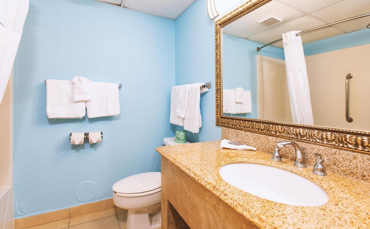 Sky-Palace Inn & Suites Wichita East Ngoại thất bức ảnh