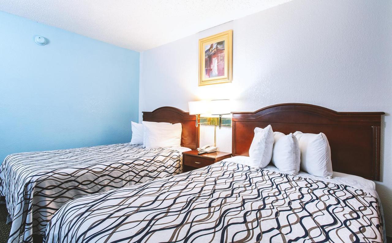Sky-Palace Inn & Suites Wichita East Ngoại thất bức ảnh
