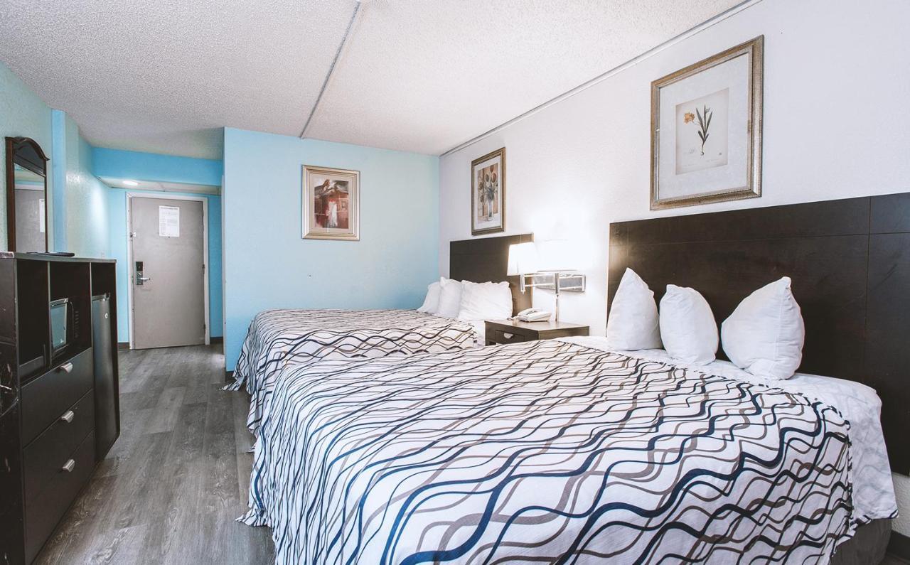Sky-Palace Inn & Suites Wichita East Ngoại thất bức ảnh