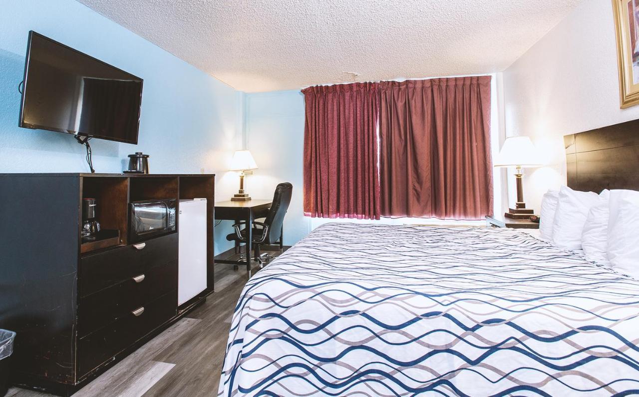 Sky-Palace Inn & Suites Wichita East Ngoại thất bức ảnh